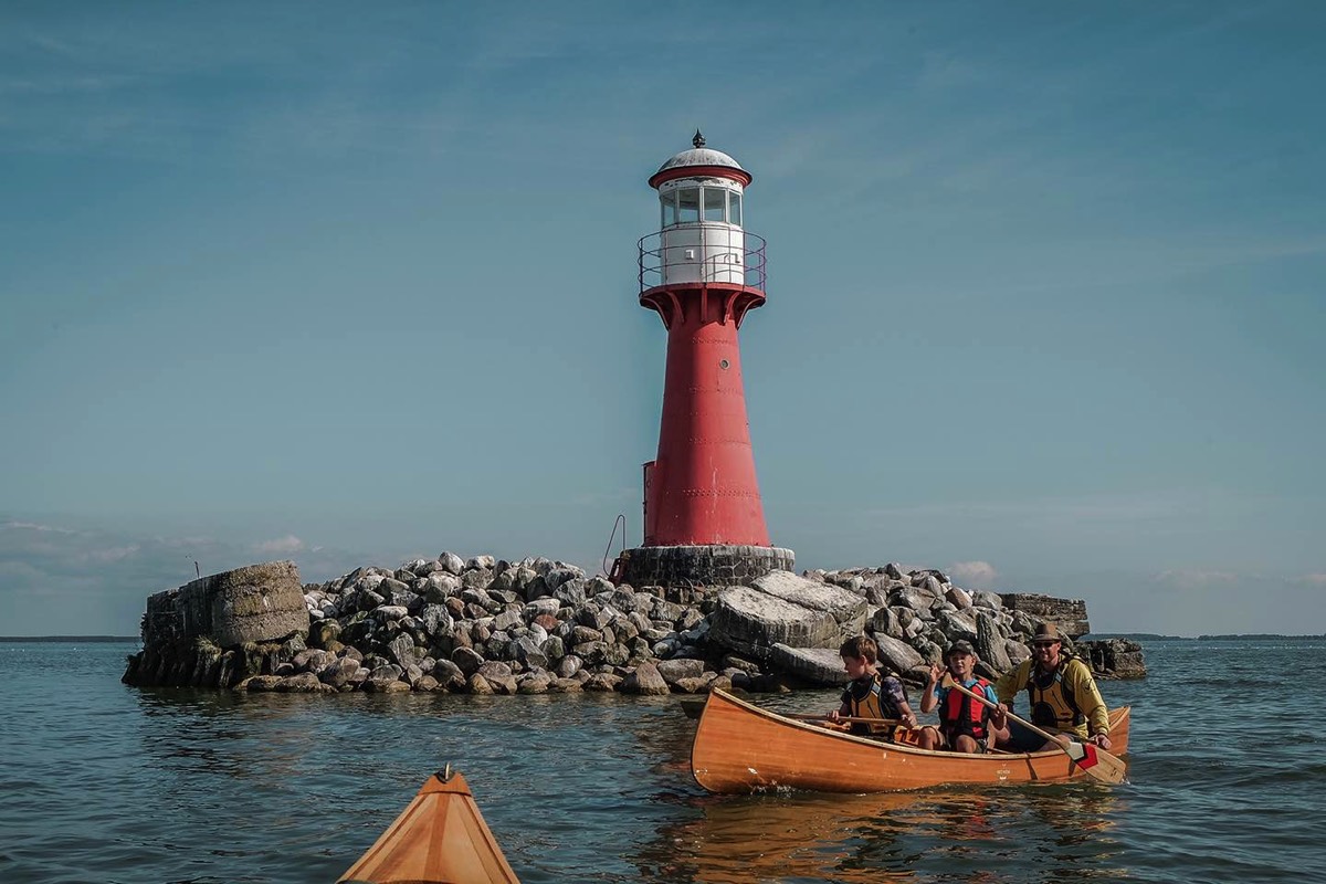Pervalka lighthouse and kids during canoe tour